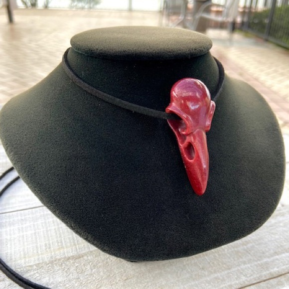 🖤Handmade red resin skull raven bird necklace - Picture 3 of 11